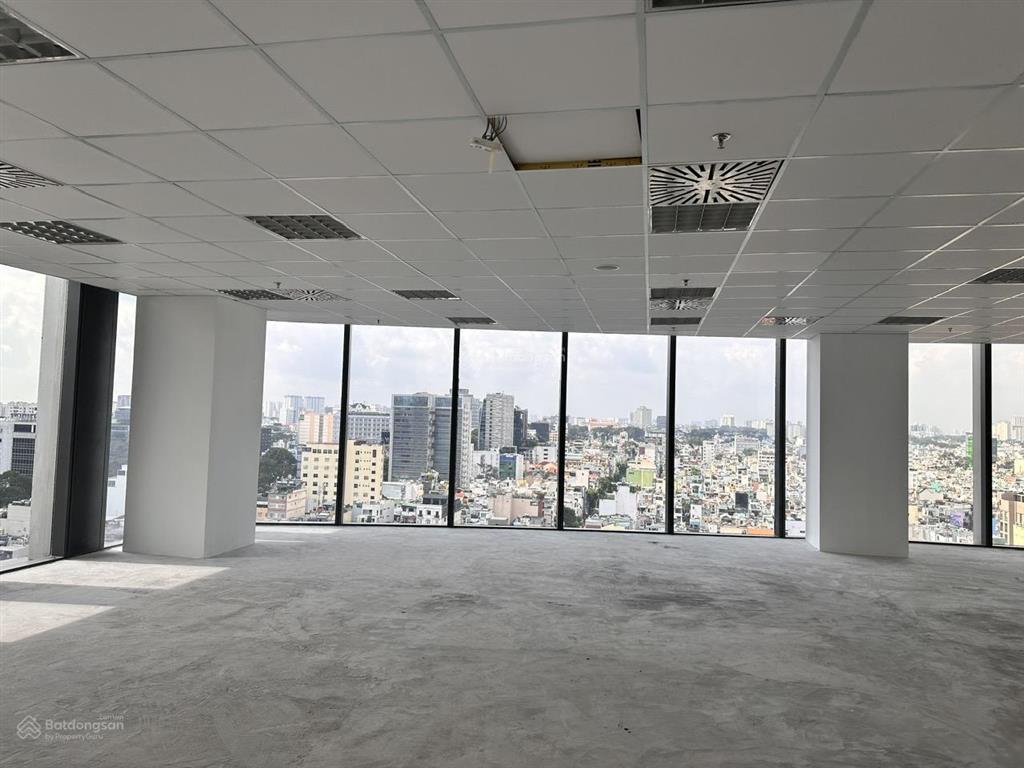Lim tower 2 là tòa nhà văn phòng hạng b+, tọa lạc tại vị trí hai mặt tiền võ văn tần và cmt8