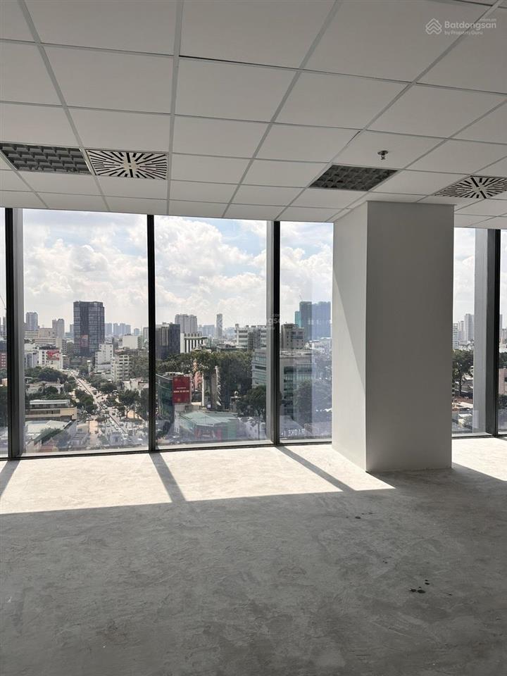 Lim tower 2 là tòa nhà văn phòng hạng b+, tọa lạc tại vị trí hai mặt tiền võ văn tần và cmt8
