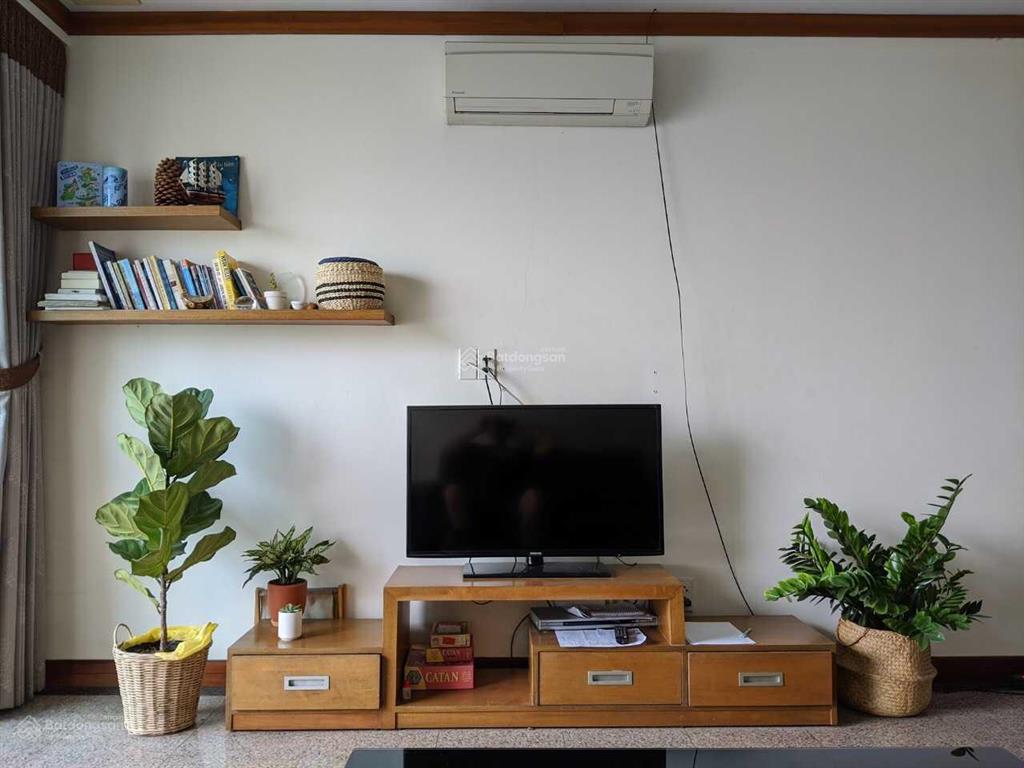 Nhà 4 phòng ngủ, cho thuê giá chỉ 28 tr/th, view hồ bơi, yên tĩnh.  0906 812 *** vân