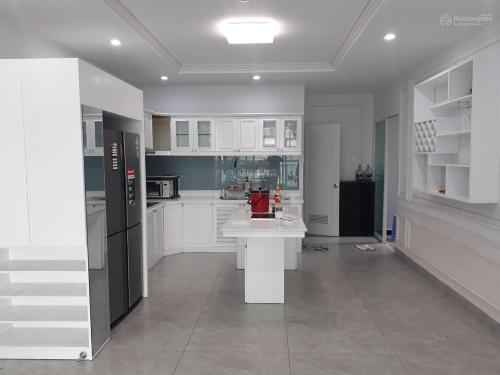 Cần bán căn 4pn harv view sông, lầu cao, nội thất cơ bản, giá 12 tỷ.  vân 0906 812 ***