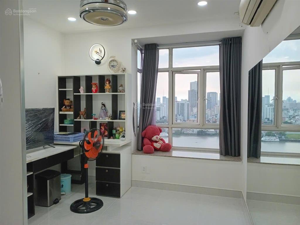 Cho thuê căn 4pn view sông, đầy đủ nội thất, tầng cao, giá 32 triệu/tháng.  vân 0906 812 ***