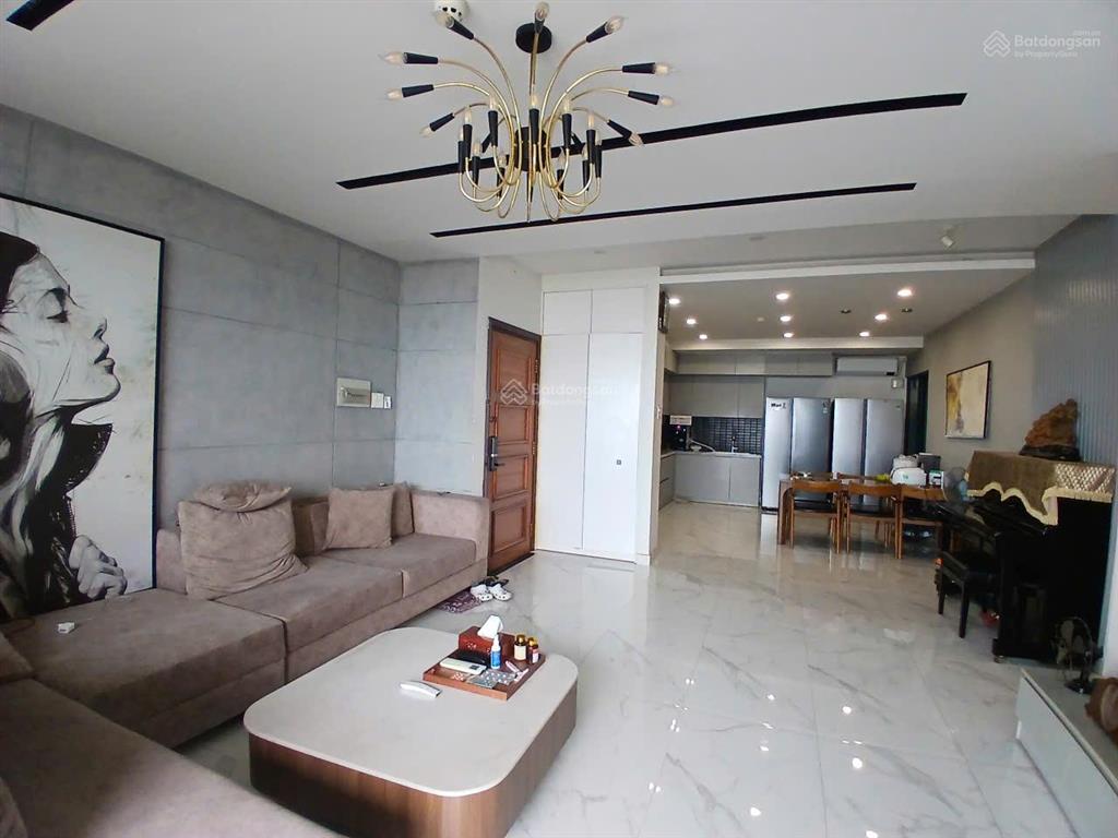 Bán gấp căn hô harv 3pn đầy đủ nội thất, giá 9.4 tỷ, lầu trung, thương lượng.  vân 0906 812 ***