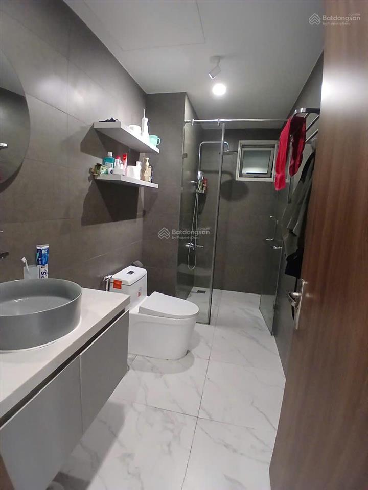 Bán gấp căn hô harv 3pn đầy đủ nội thất, giá 9.4 tỷ, lầu trung, thương lượng.  vân 0906 812 ***