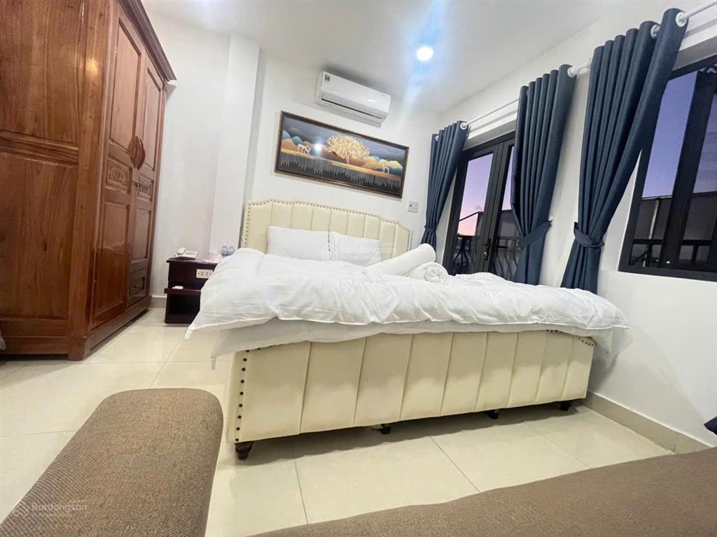 Cho thuê nhà kinh doanh 8 phòng + 2 căn hộ mini  nha trang