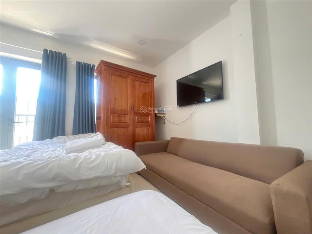 Cho thuê nhà kinh doanh 8 phòng + 2 căn hộ mini  nha trang