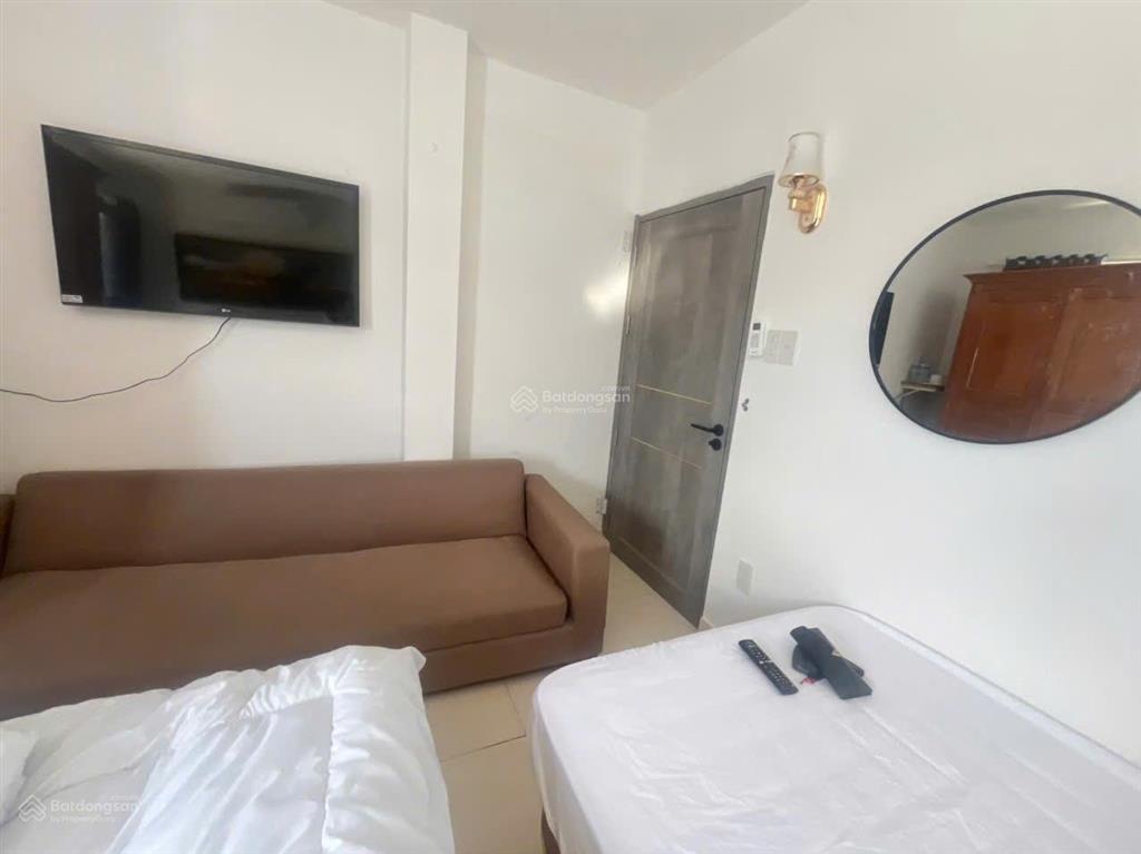 Cho thuê nhà kinh doanh 8 phòng + 2 căn hộ mini  nha trang