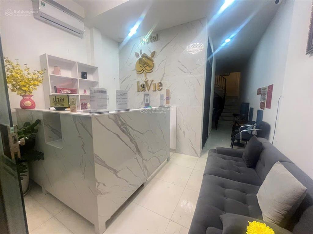 Cho thuê nhà kinh doanh 8 phòng + 2 căn hộ mini  nha trang