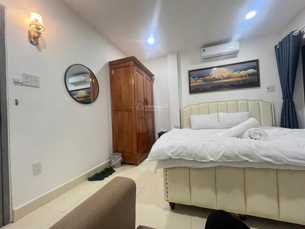 Cho thuê nhà kinh doanh 8 phòng + 2 căn hộ mini  nha trang