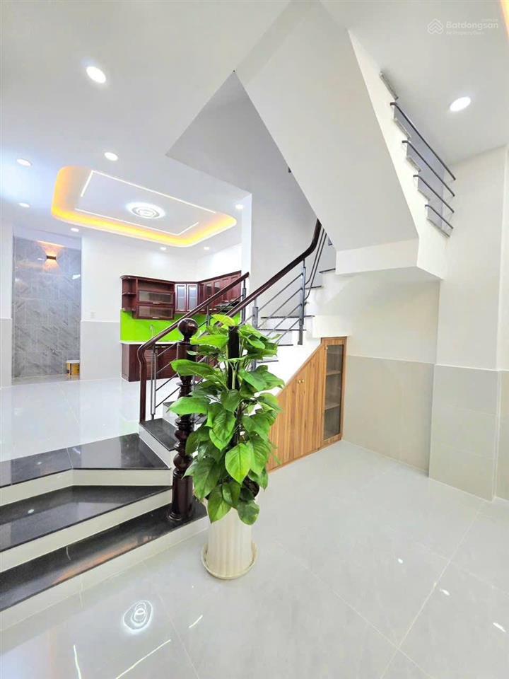 Nhà mới 3 tầng  xe hơi đỗ cửa