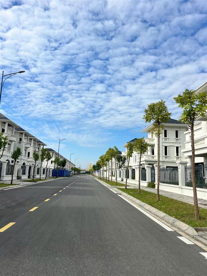 Bán biệt thự nhà vườn 370m2, giá giảm sâu chỉ còn 155 tr/m2. sổ đỏ cất két ạ.  0971 797 ***