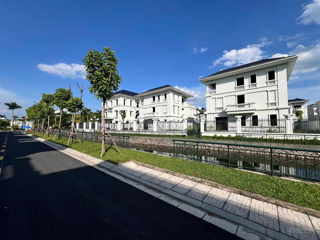 Bán biệt thự nhà vườn 370m2, giá giảm sâu chỉ còn 155 tr/m2. sổ đỏ cất két ạ.  0971 797 ***