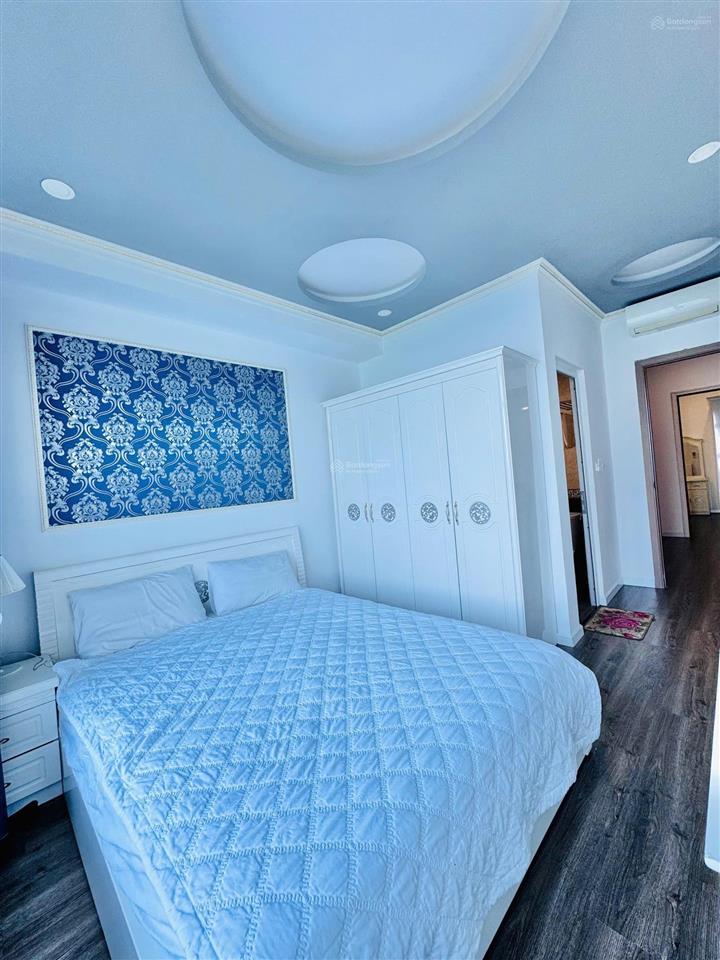 Cho thuê căn hộ mường thanh viễn triều 2pn2wc
diện tích 71m2
view trực biển
nội thất như hình
gi