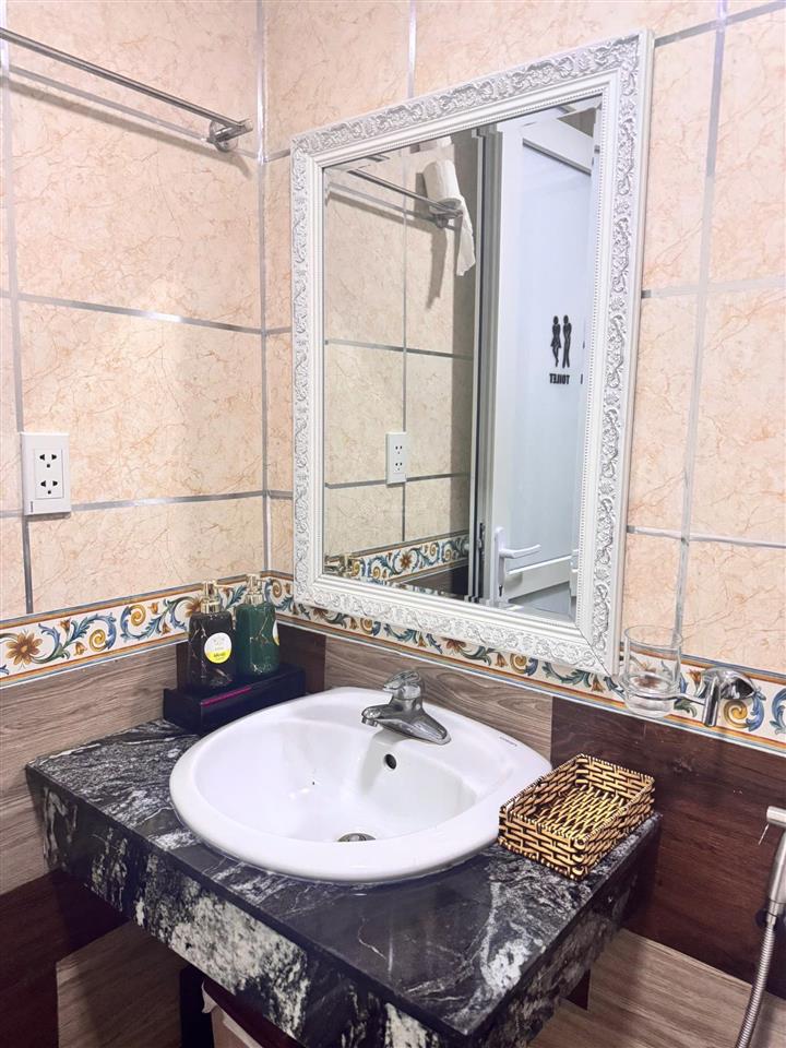 Cho thuê căn hộ mường thanh viễn triều 2pn2wc
diện tích 71m2
view trực biển
nội thất như hình
gi