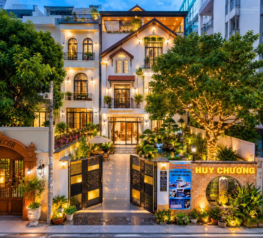 Biệt thự ba vì, quận 10, 65 tỷ, 197 m2, có hầm để ô tô !