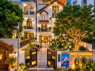 Biệt thự ba vì, quận 10, 65 tỷ, 197 m2, có hầm để ô tô !