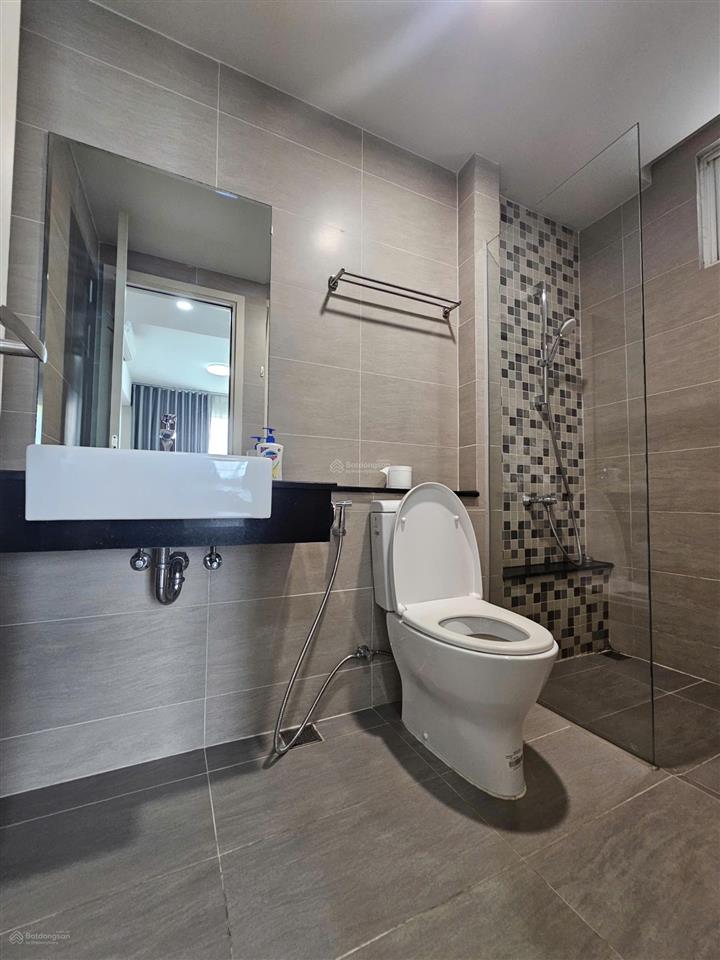 Cho thuê gấp căn 2 phòng ngủ , 98m2 , view sông , giá siêu hấp dẫn 17 triệu
