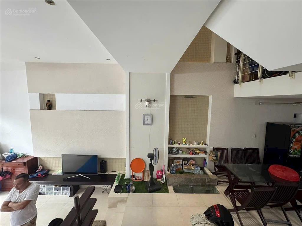 Nhà ven biển phố người hàn , 4 tầng nhà mới , khu yên tĩnh giá 12,5tỷ . giá quá tốt