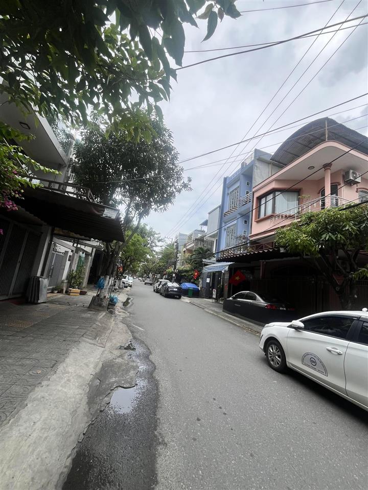 Nhà ven biển phố người hàn , 4 tầng nhà mới , khu yên tĩnh giá 12,5tỷ . giá quá tốt