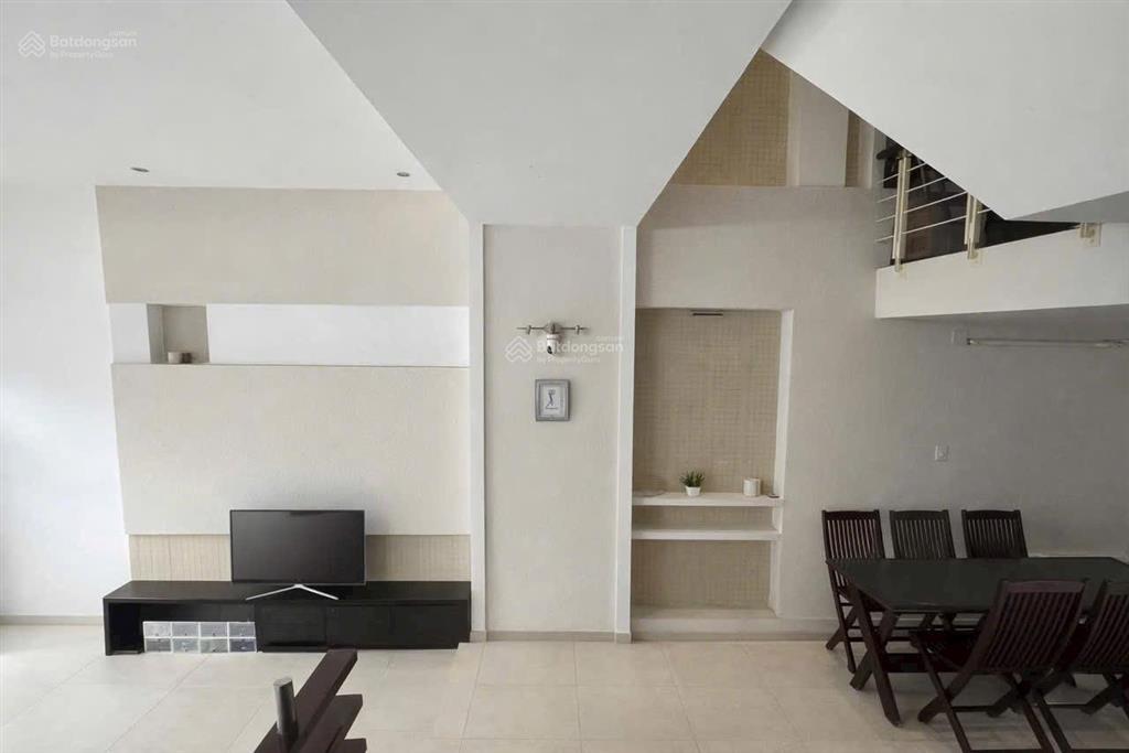 Nhà ven biển phố người hàn , 4 tầng nhà mới , khu yên tĩnh giá 12,5tỷ . giá quá tốt