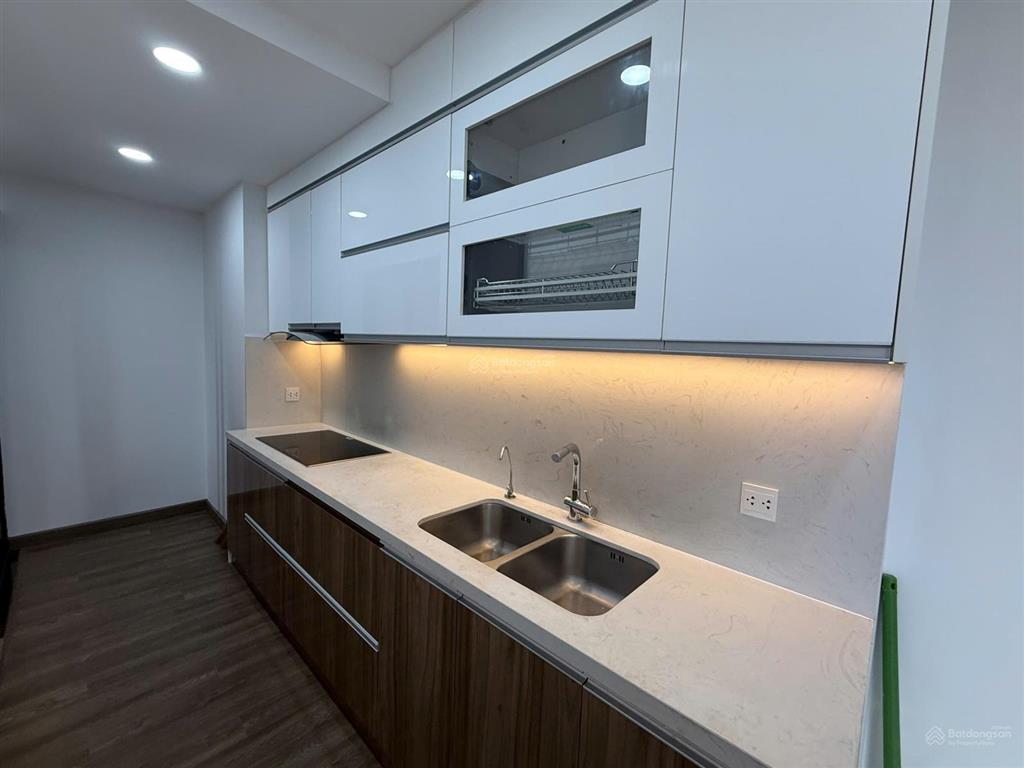 Chính chủ cần bán căn hộ chung cư cao cấp vinhomes d'capitale  119 trần duy hưng 73m2 full đồ