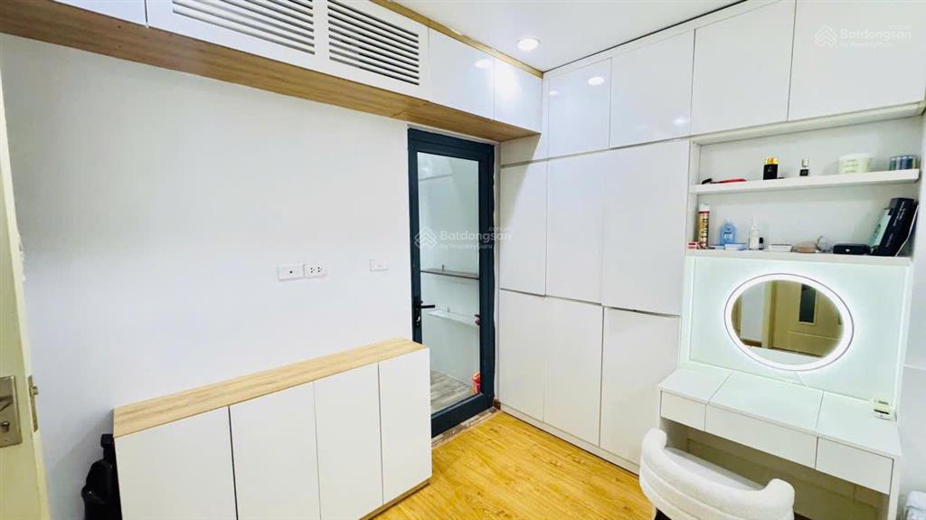Cho thuê căn hộ 72m2, 2 phòng ngủ full đồ tòa yên hòa sunshine  số 9 vũ phạm hàm. 0969 503 ***