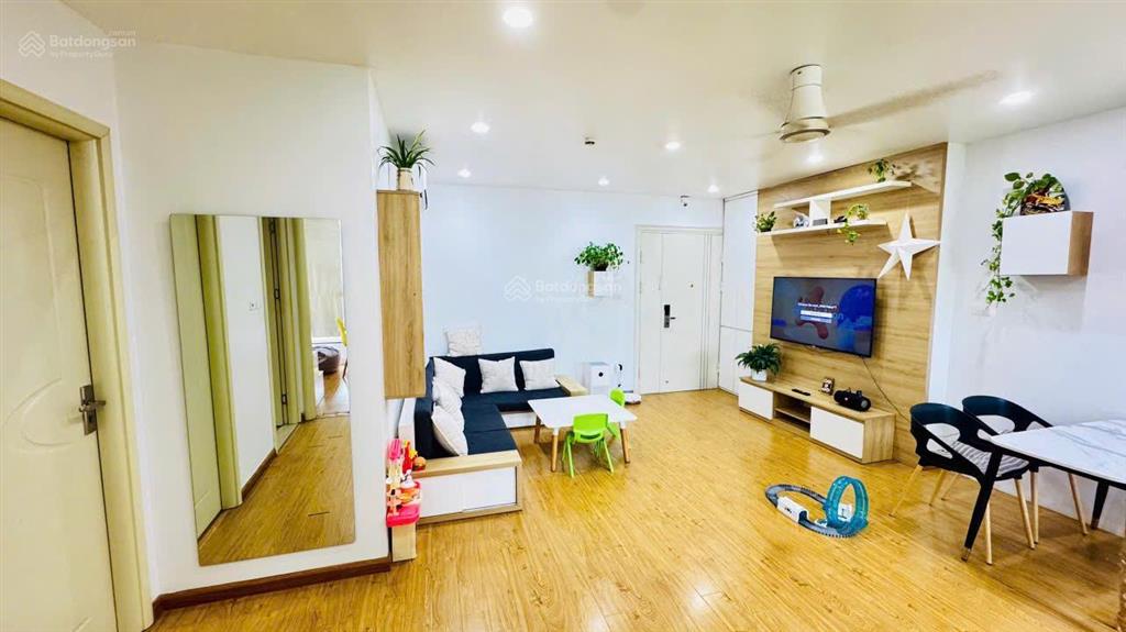 Cho thuê căn hộ 72m2, 2 phòng ngủ full đồ tòa yên hòa sunshine  số 9 vũ phạm hàm. 0969 503 ***