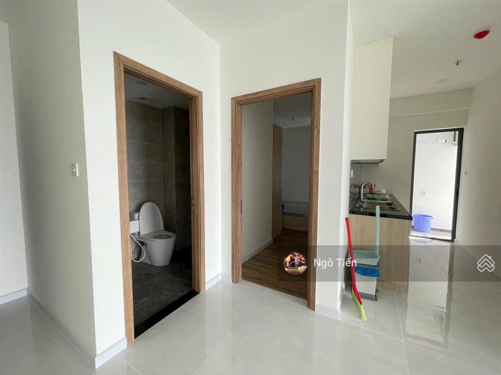 Chính chủ cho thuê căn hộ the maison 2pn 2wc chỉ 5,5 triệu/tháng, có tủ, giường, bếp, hút mùi,..