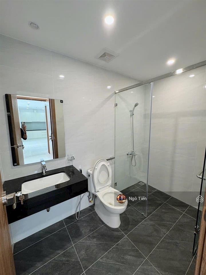 Ngộp lãi ngân hàng nên cần bán lỗ giảm 600 triệu căn 2pn 2wc 69m ở happy one central, kdc phú hòa