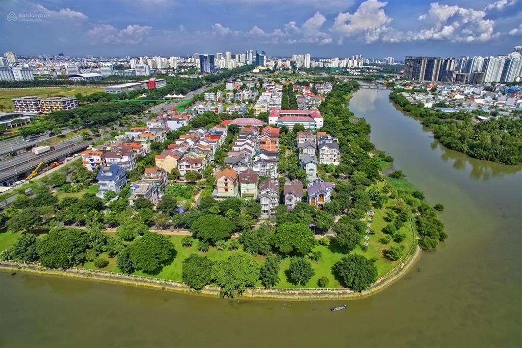 Hàng hiếm đối diện rmit | studio góc 2 mặt | ban công lớn | view biệt thự | full nội thất