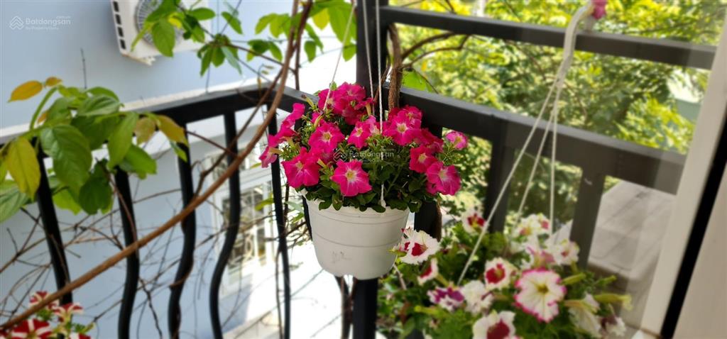 Studio đối diện rmit có balcony đầy đủ nội thất | không gian tốt có cho việc học tập và làm việc