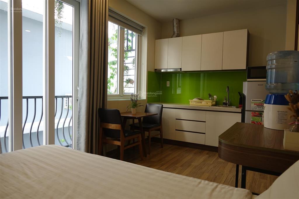 Studio đối diện rmit có balcony đầy đủ nội thất | không gian tốt có cho việc học tập và làm việc
