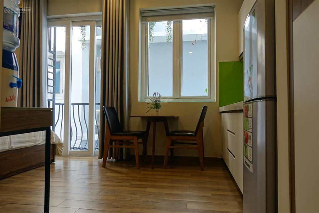 Studio đối diện rmit có balcony đầy đủ nội thất | không gian tốt có cho việc học tập và làm việc