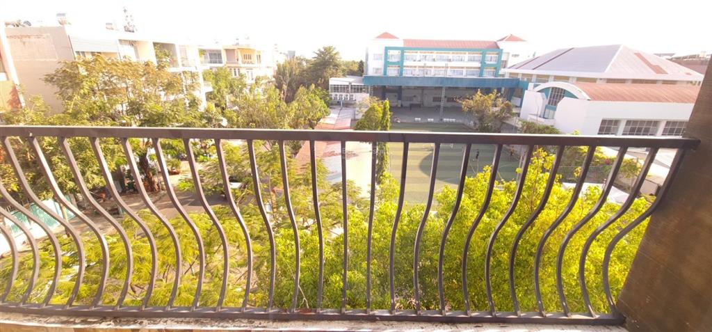 Căn hộ studio balcony kết hợp giường & sofa đối diện đh rmit full nội thất + full dịch vụ tiện ích