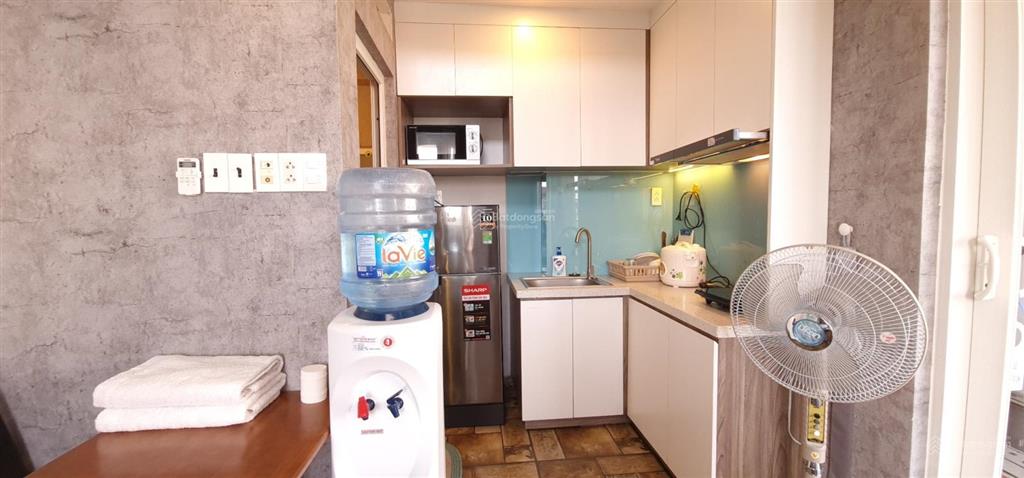 Căn hộ studio balcony kết hợp giường & sofa đối diện đh rmit full nội thất + full dịch vụ tiện ích
