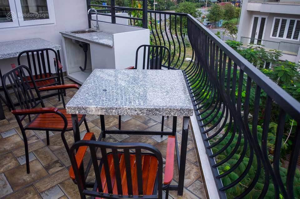 Căn hộ studio balcony kết hợp giường & sofa đối diện đh rmit full nội thất + full dịch vụ tiện ích