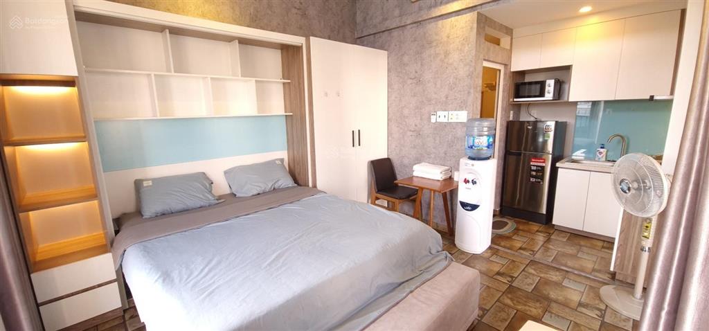 Căn hộ studio balcony kết hợp giường & sofa đối diện đh rmit full nội thất + full dịch vụ tiện ích
