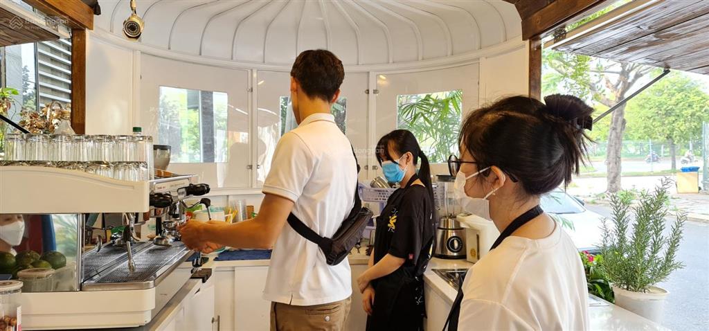 Cho thuê căn studio tuyệt đẹp như bức tranh  đối diện đh rmit namsaigon  full dịch vụ tiện tích