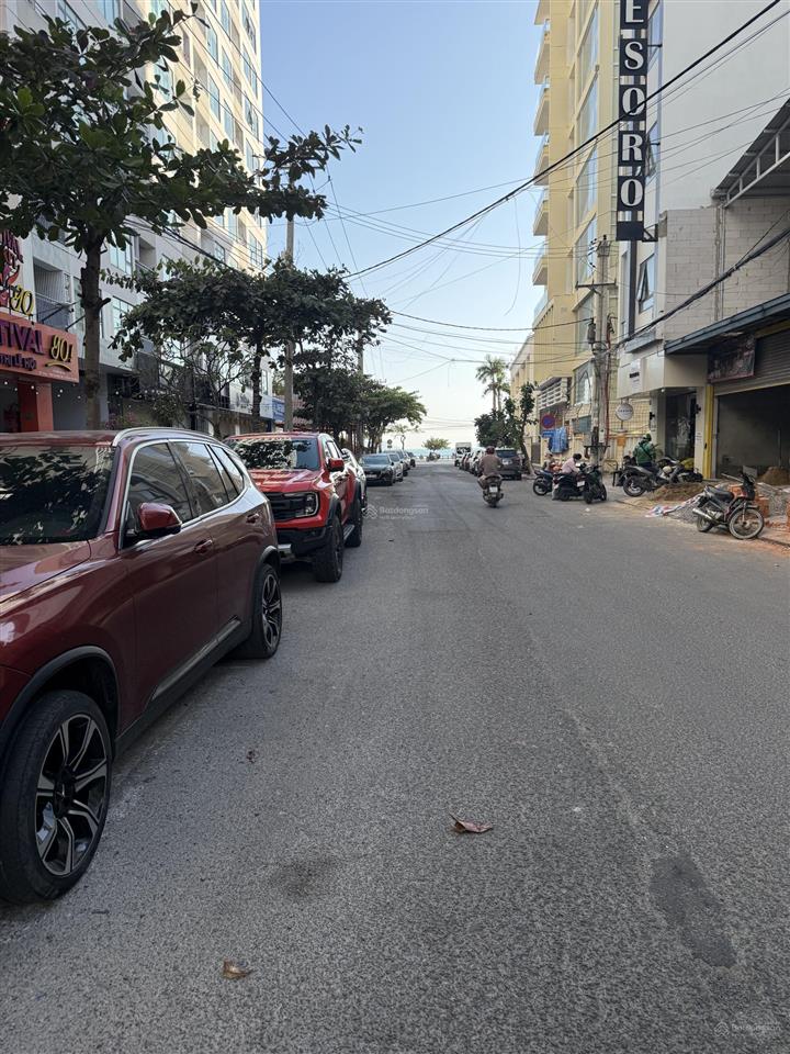 Bán nhà cao văn bé cách biển 100m đi bộ 3 phút ra biển. ngay gần toà mường thanh