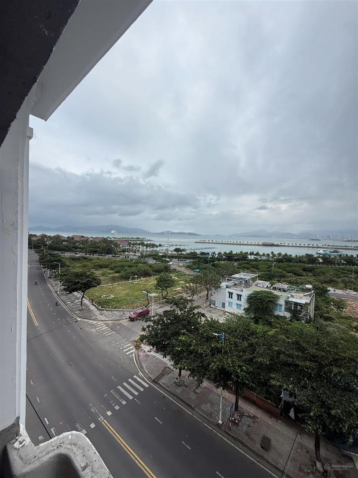 Bán nhà 26 phòng căn hộ 2 mặt tiền lô góc đường phạm văn đồng, nha trang