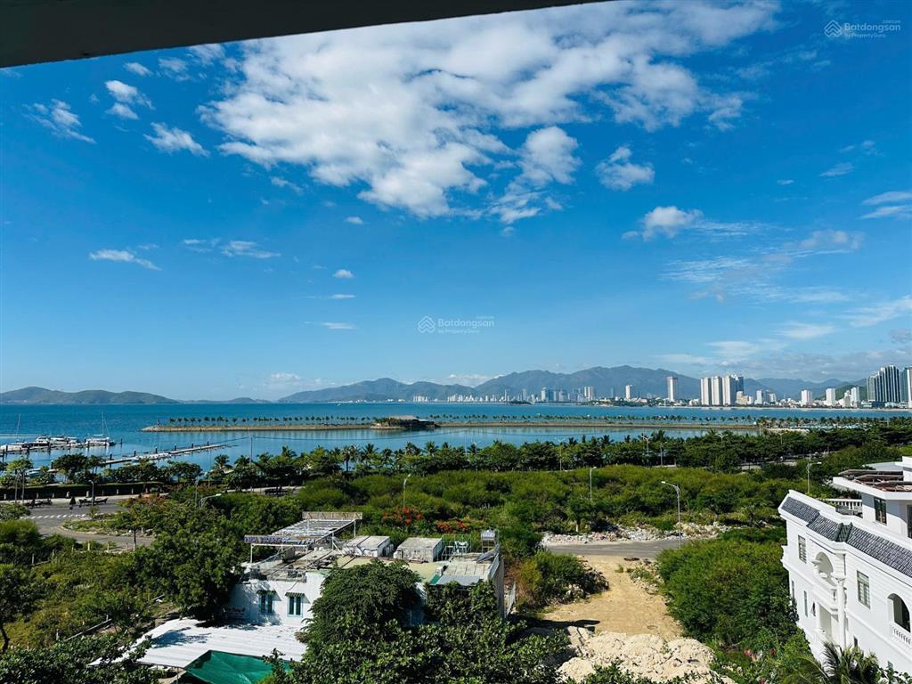 Bán nhà 26 phòng căn hộ 2 mặt tiền lô góc đường phạm văn đồng, nha trang
