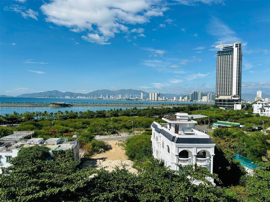 Bán nhà 26 phòng căn hộ 2 mặt tiền lô góc đường phạm văn đồng, nha trang