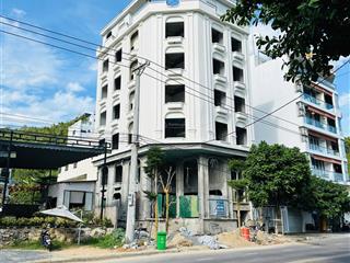 Bán nhà 26 phòng căn hộ 2 mặt tiền lô góc đường phạm văn đồng, nha trang