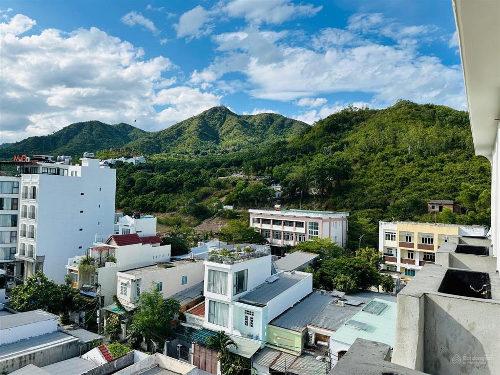 Bán nhà 26 phòng căn hộ 2 mặt tiền lô góc đường phạm văn đồng, nha trang