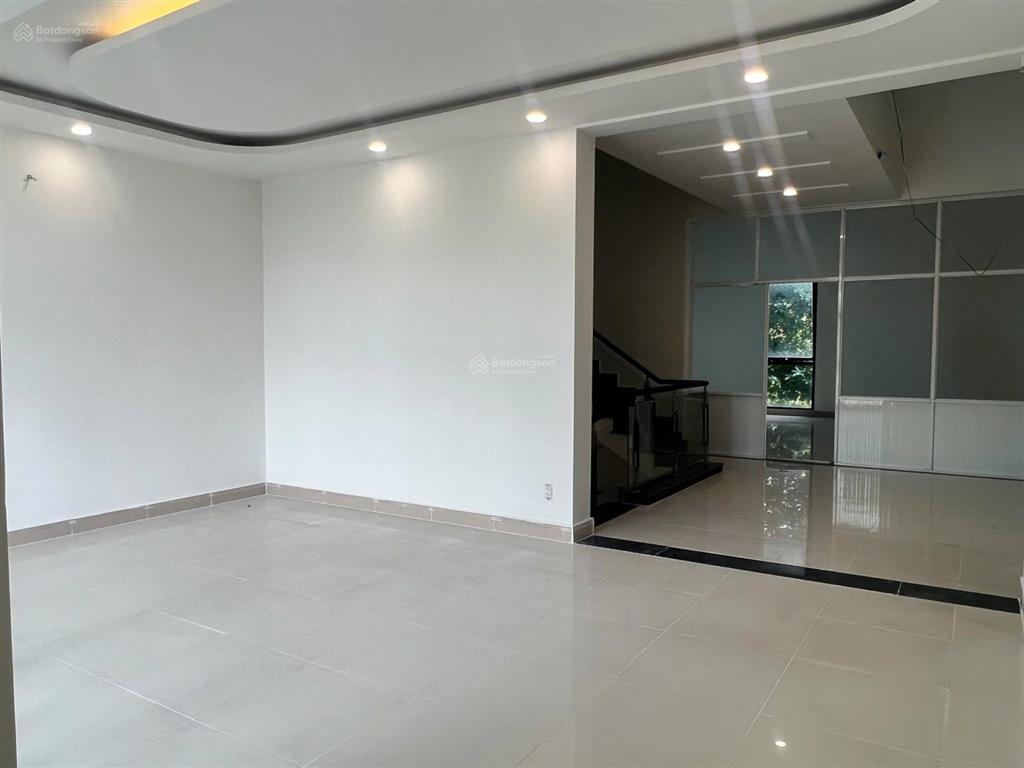 Cho thuê nhà mặt tiền đường lê lợi 1 trệt 4 lầu thành phố mới bình dương