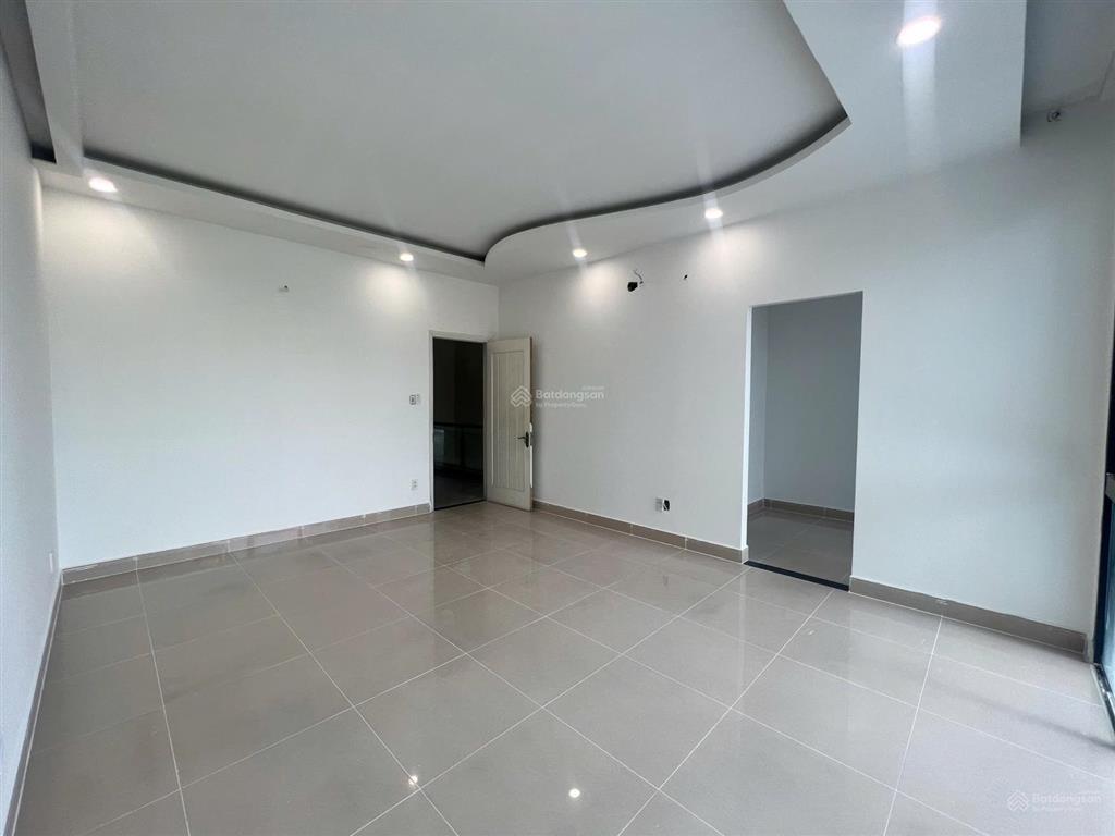 Cho thuê nhà mặt tiền đường lê lợi 1 trệt 4 lầu thành phố mới bình dương