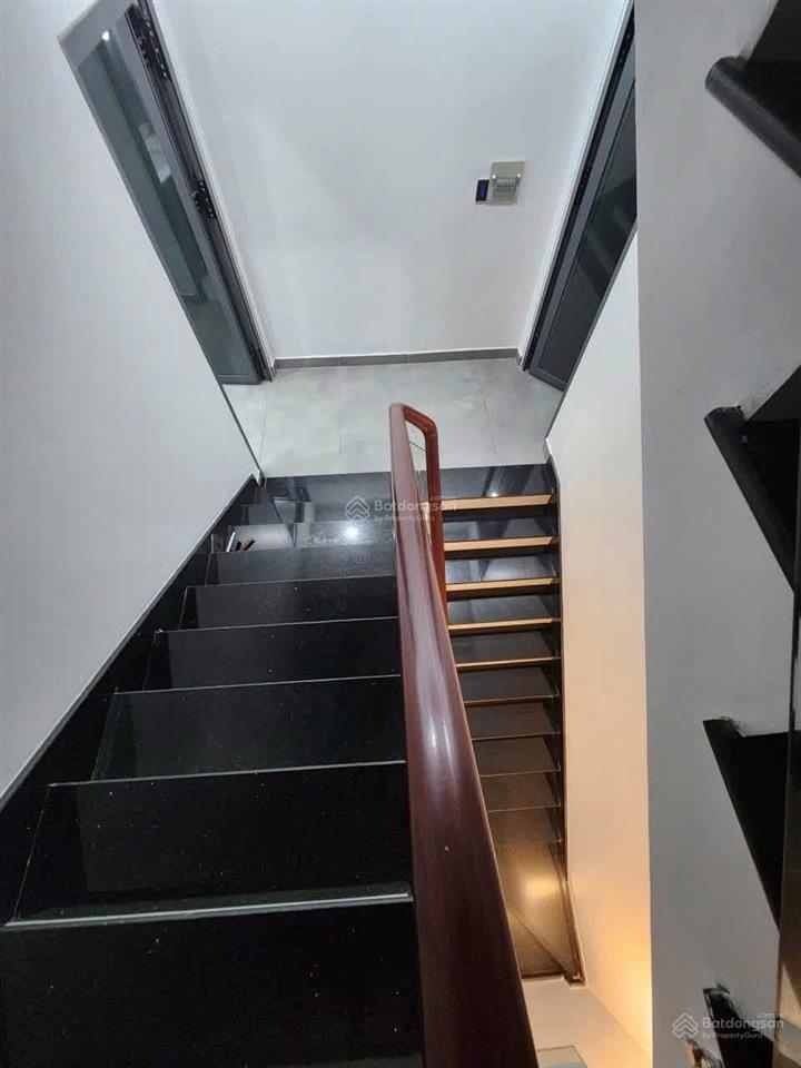 Cho thuê nhà 1 trệt 2 lầu phường phú mỹ 4pn3wc đầy đủ nội thất sân xe hơi