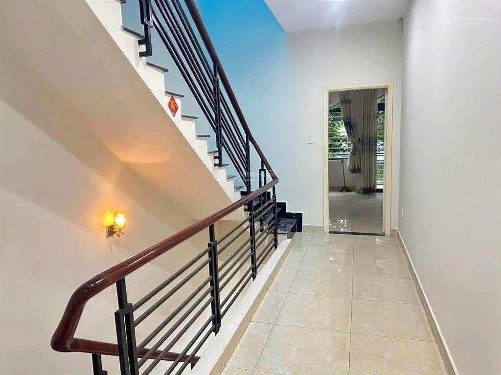 Cho thuê nhà 1 trệt 2 lầu khu dân cư hiệp thành 3 sân xe hơi 7 chỗ