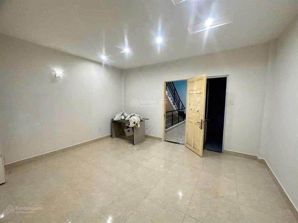 Cho thuê nhà 1 trệt 2 lầu khu dân cư hiệp thành 3 sân xe hơi 7 chỗ