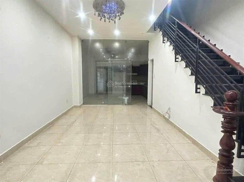 Cho thuê nhà 1 trệt 2 lầu khu dân cư hiệp thành 3 sân xe hơi 7 chỗ