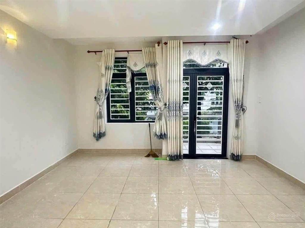 Cho thuê nhà 1 trệt 2 lầu khu dân cư hiệp thành 3 sân xe hơi 7 chỗ
